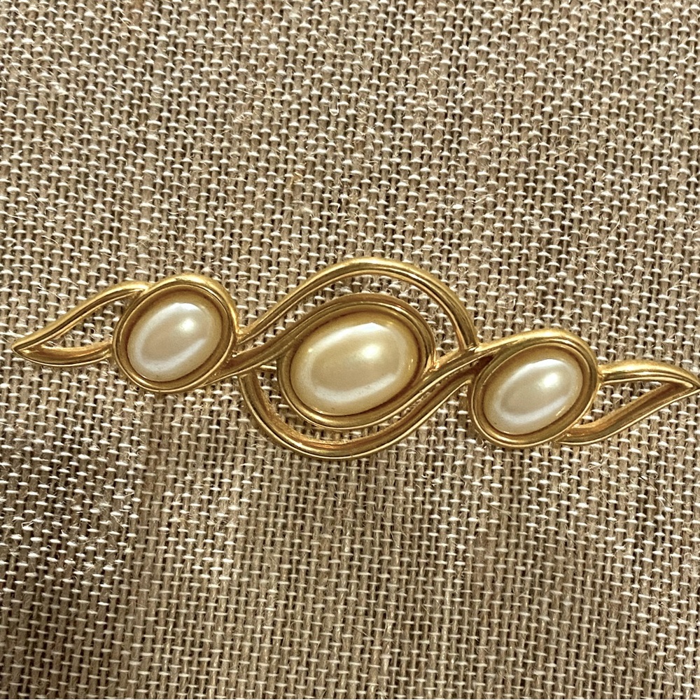 Vintage Monet Gold Tone Brooch Pin Oval Faux Pearl Triple Cabachon Wave Design